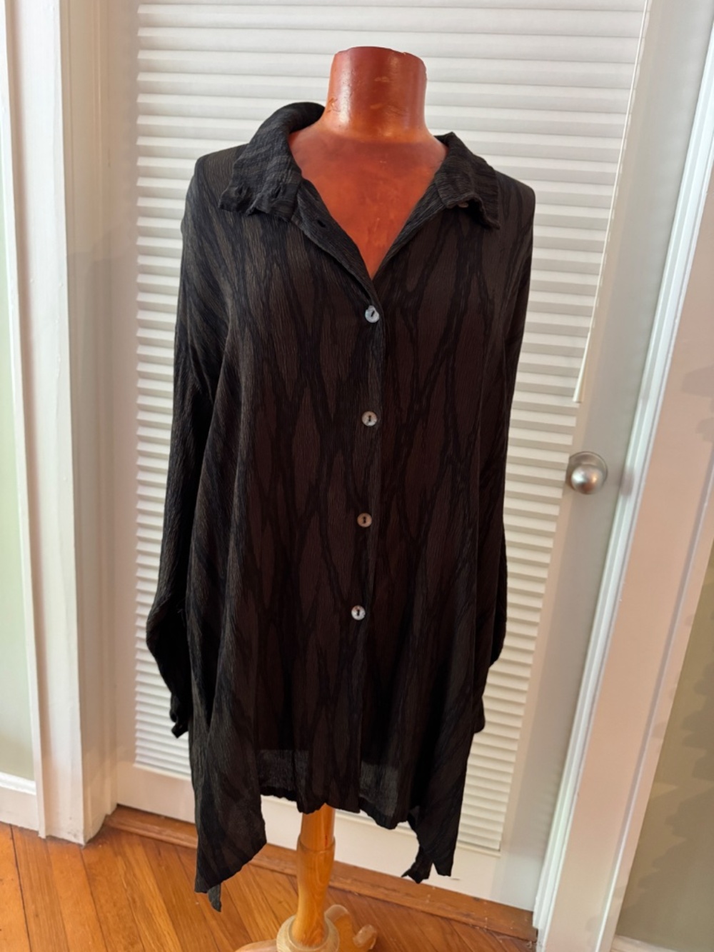 Kiss of the Wolf Silk Blouse. OVERSIZE M
